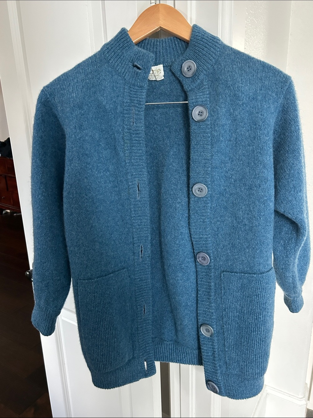 Women's Barrie 100% Shetland wool Cardigan Sweater